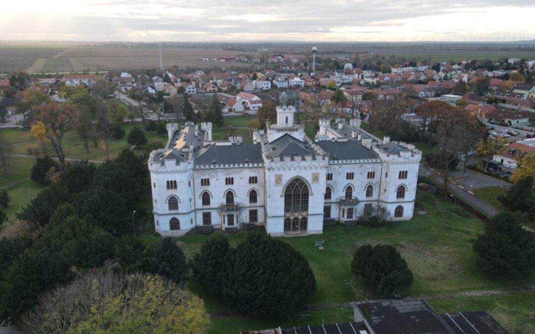 Nekonečný príbeh opravy kaštieľa v Rusovciach pokračuje. Rekonštrukcia bude drahšia a pre verejnosť bude budova následne neprístupná